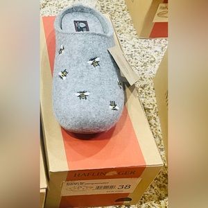 Keep up with the comfort wearing the Haflinger® Api Slippers.